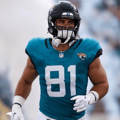 Quick Hits with Jacksonville Jaguars Tight End Josiah Deguara - Q30
